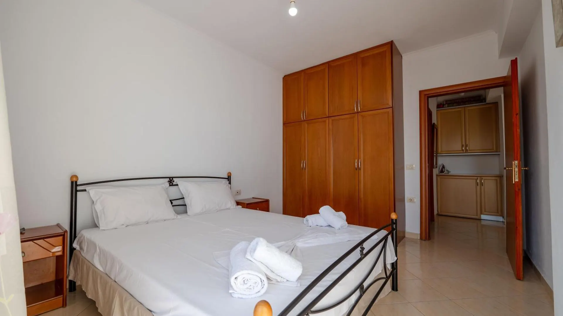 Dimitri Apartment Σαράντα 0*,